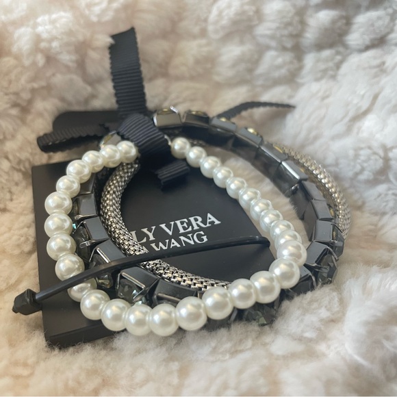 Simple Vera Vera Wang Black Silver Crystal Stone Set of Three Stretch Bracelet - Picture 13 of 15